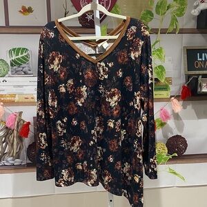 Elegant Floral Criss-Cross Long Sleeve Top 1 X. Ptp is 24.